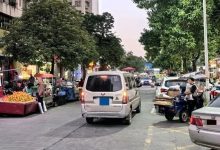 道路兩旁攤販多  人車爭道隱患大丨社區(qū)回應(yīng)→-岑溪生活—站式岑溪本地生活服務(wù)平臺(tái) www.liuxuelu.cn